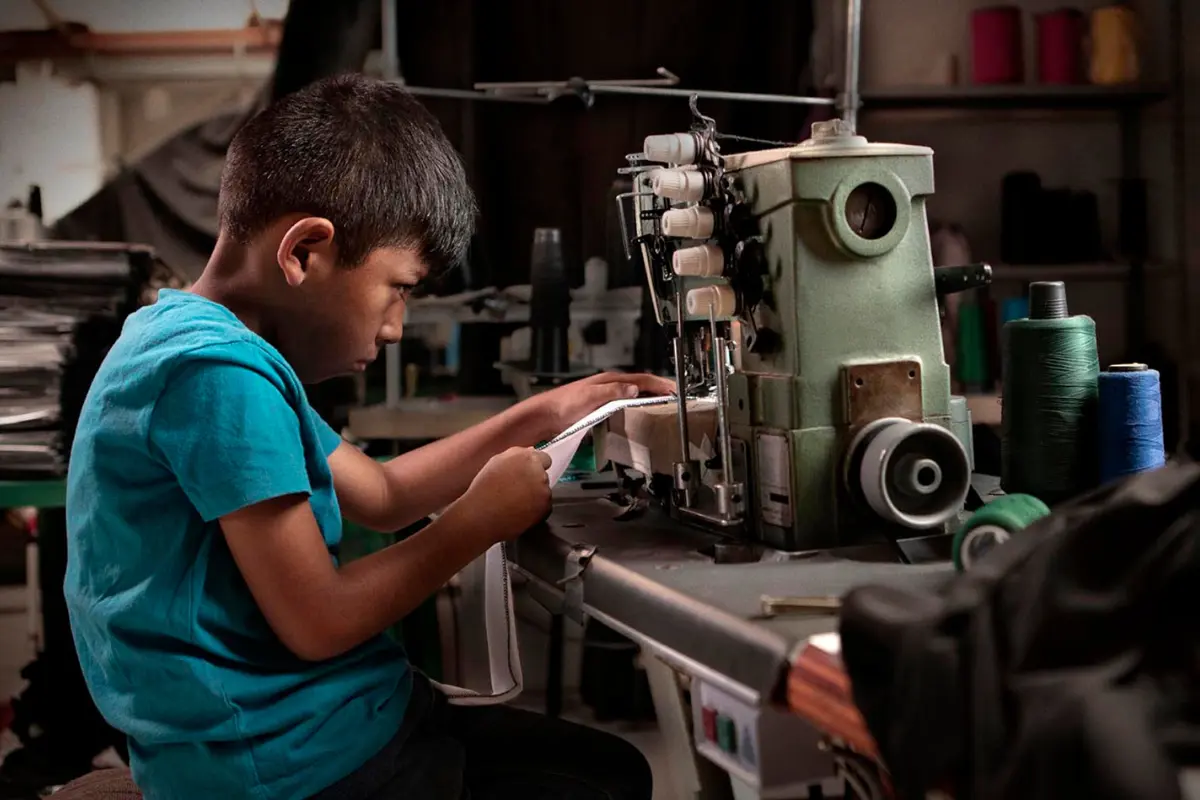 Los menores de edad que pueden laborar, según la Ley Federal del Trabajo, deben tener entre 15 y 18 años. Foto: Save the Children
