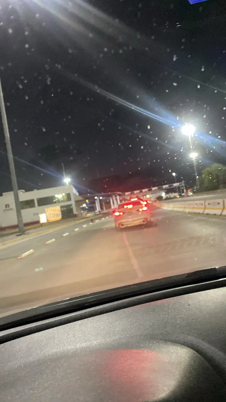 Comienza el transito en los puentes internacionales en Piedras Negras / Foto: Elizabeth K-rn