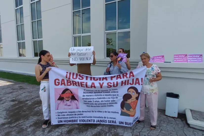 Ante el presunto caso de violencia vicaria contra Gabriela y su hija; familia, amigos y comunidad exigen justicia. Foto: Axel Hassel