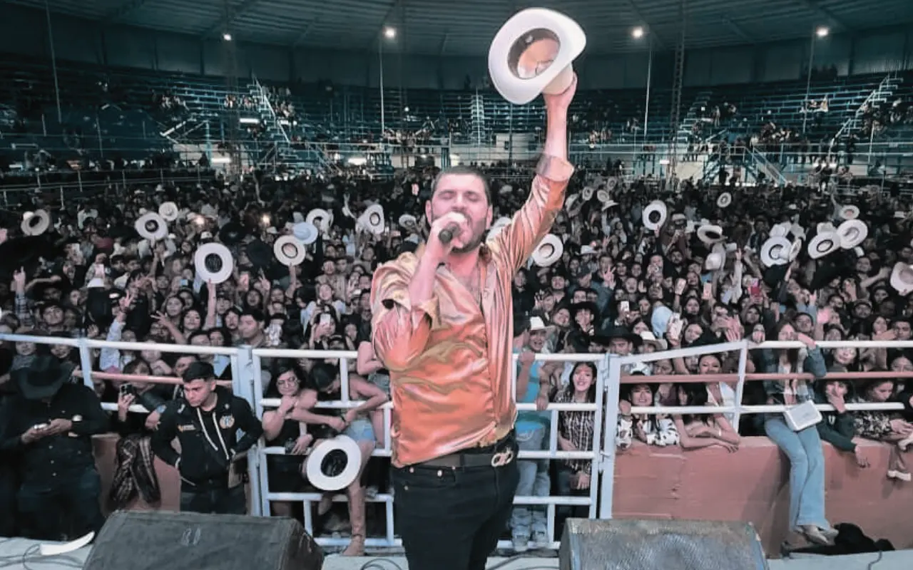 Tour por Guanajuato del Komander. Foto: FB/ El Komander (Canva)