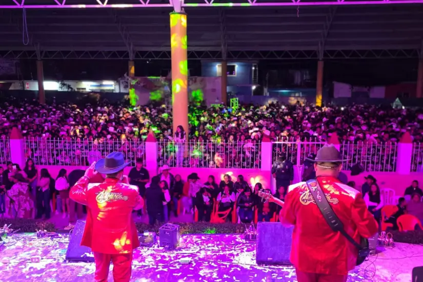 Foto: Los Compas de los Alameños