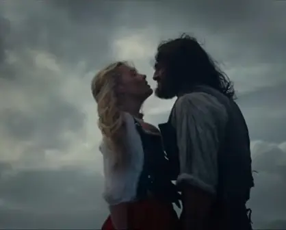 Margot Robbie y Jacob Elordi derrochan pasión en el avance de Cumbres Borrascosas
