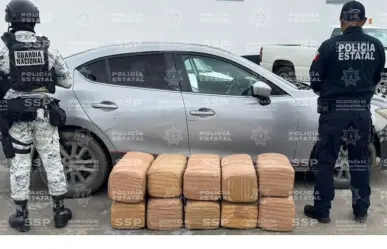 Abandonan en Durango un auto con la cajuela repleta de droga