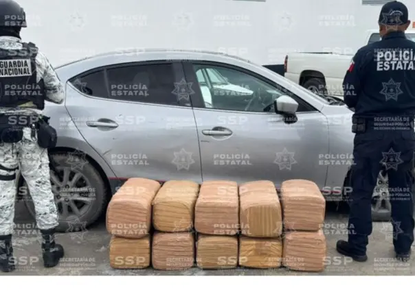 Abandonan en Durango un auto con la cajuela repleta de droga