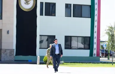 Raúl Cantú presente en la toma de posesión del nuevo comandante de la Séptima Zona Militar