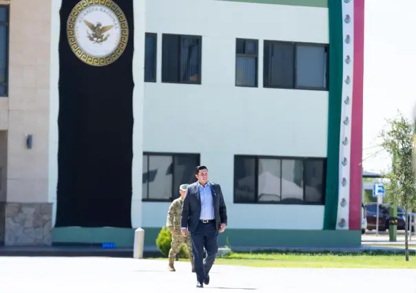 Raúl Cantú presente en la toma de posesión del nuevo comandante de la Séptima Zona Militar