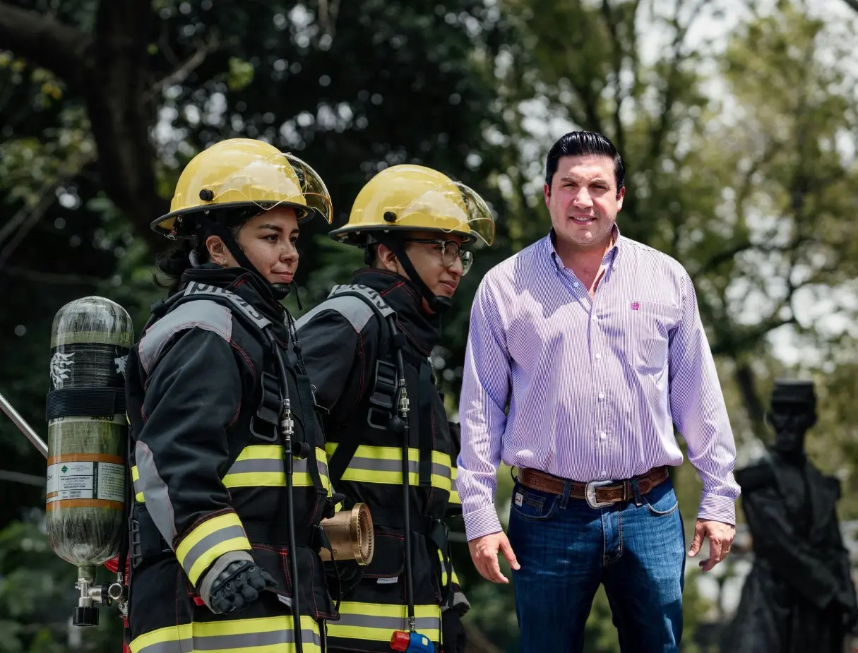 Raúl Cantú subrayó que en Salinas Victoria se valora profundamente el esfuerzo de los bomberos. Foto: Canva.