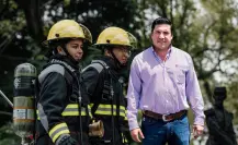 Raúl Cantú felicita a los bomberos de Salinas Victoria en su día