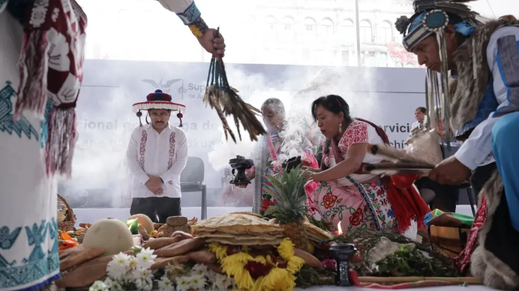 Escritores de Oaxaca critican ceremonia ritual de nuevos ministros de la Suprema Corte