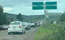 FOTOS | Carretera Durango-La Flor repleta de vehículos por Tercer Informe de Esteban Villegas 