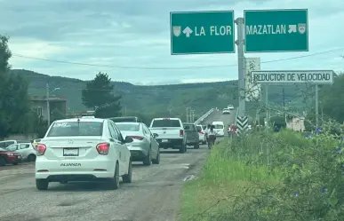 FOTOS | Carretera Durango-La Flor repleta de vehículos por Tercer Informe de Esteban Villegas 