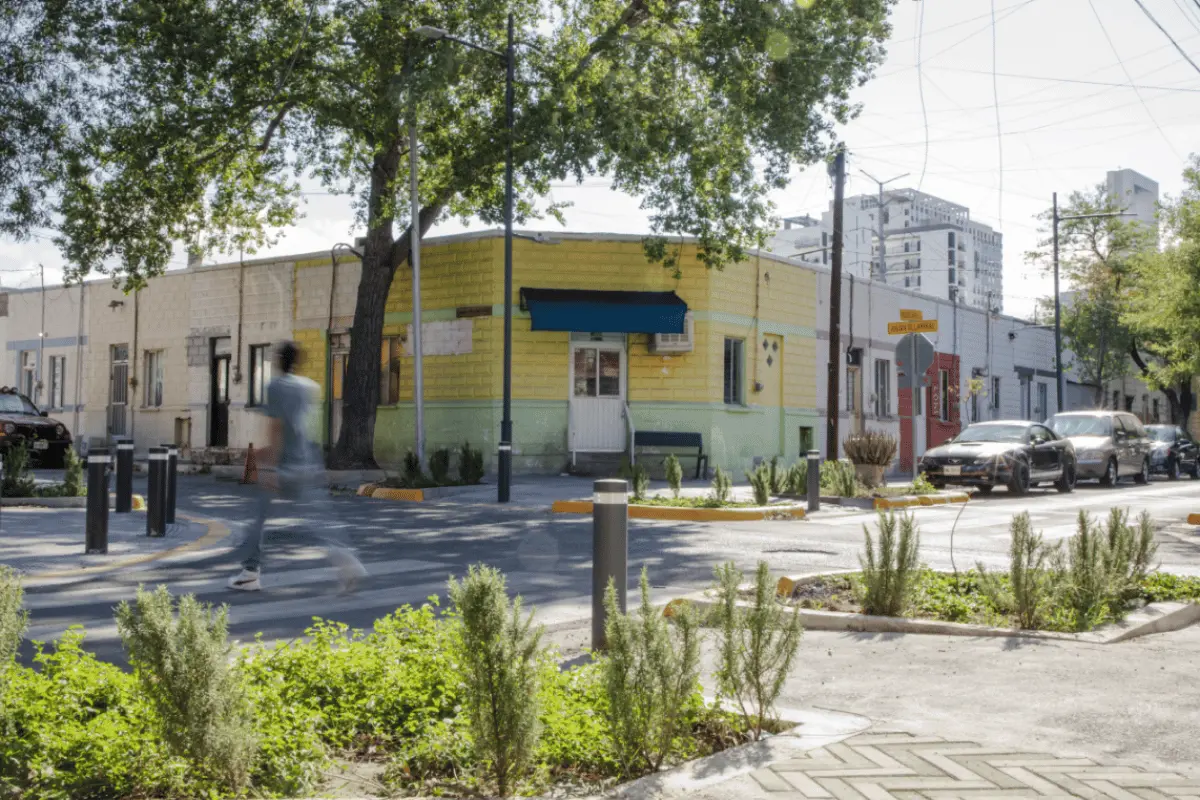 Los Corredores Verdes contribuyen a mitigar el cambio climático, al aumentar la cobertura vegetal y la permeabilidad del suelo. Foto: Gobierno de Nuevo León.