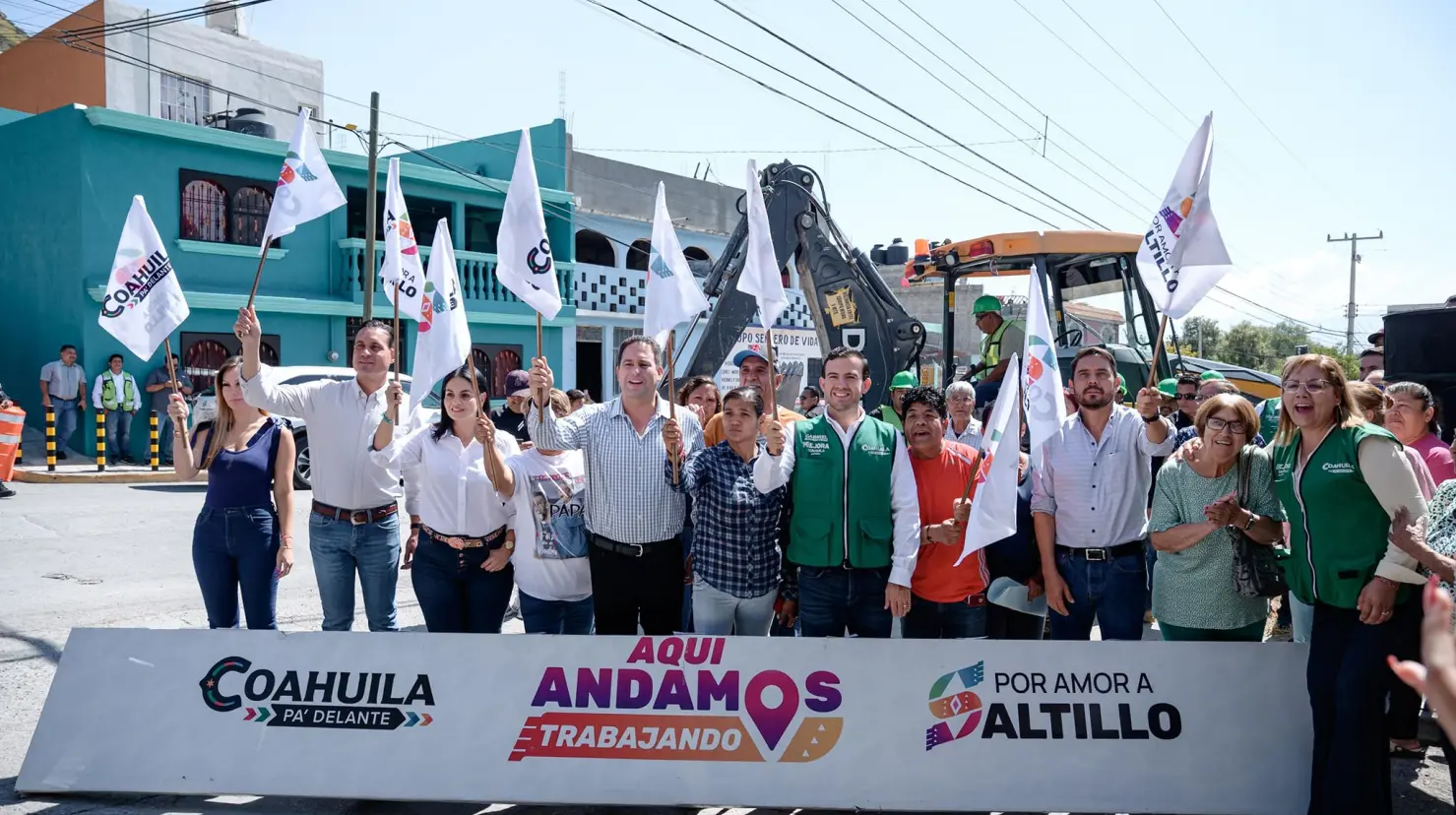 El alcalde Javier Díaz encabezó el arranque de la obra. (Fotografía: Gobierno de Saltillo)