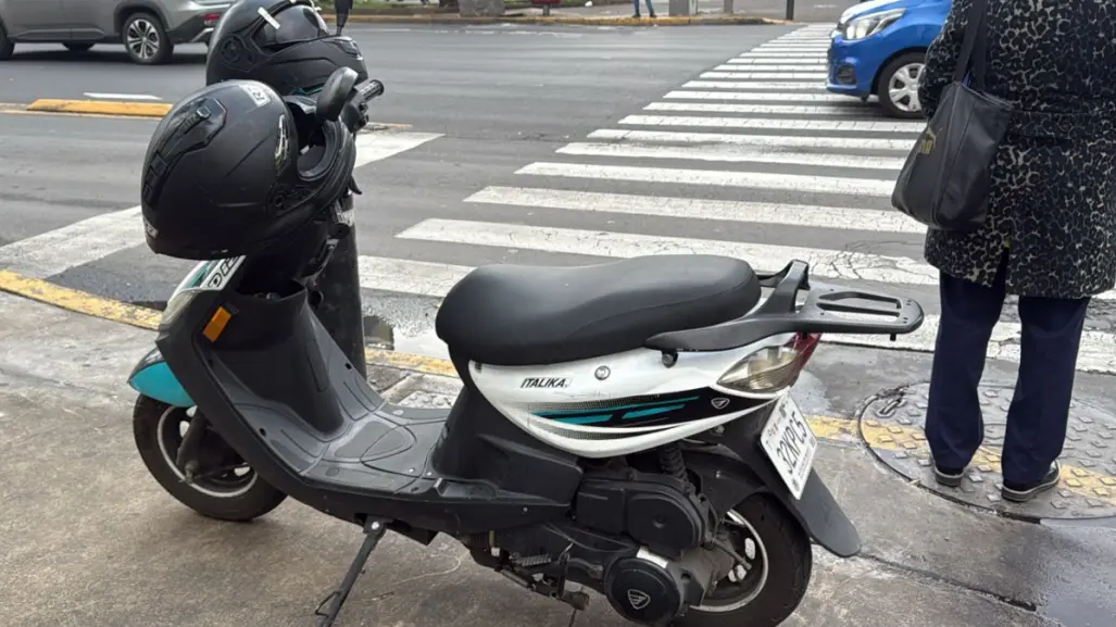 Accidente en Eje Central: madre y sus hijos son atropellados al viajar sin casco en motoneta