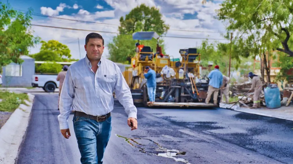 Raúl Cantú lidera la modernización de calles en Salinas Victoria