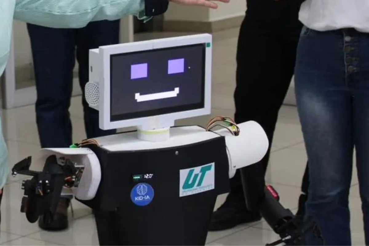 Descubre la historia del robot Dragoncito creado por estudiantes en Altamira con inteligencia artificial.