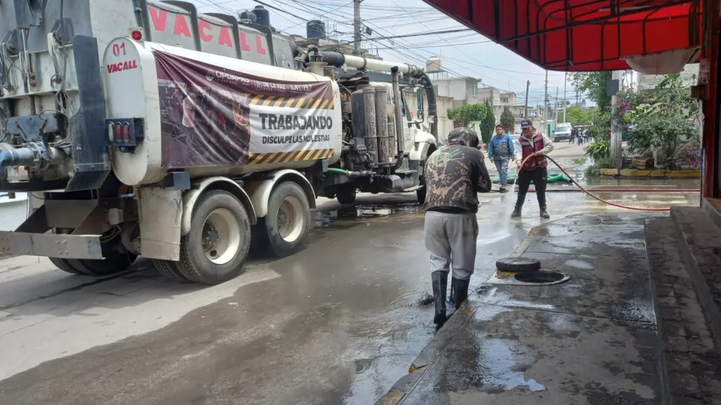 Lluvias intensas paralizan calles y Metro en la zona oriente del Estado de México