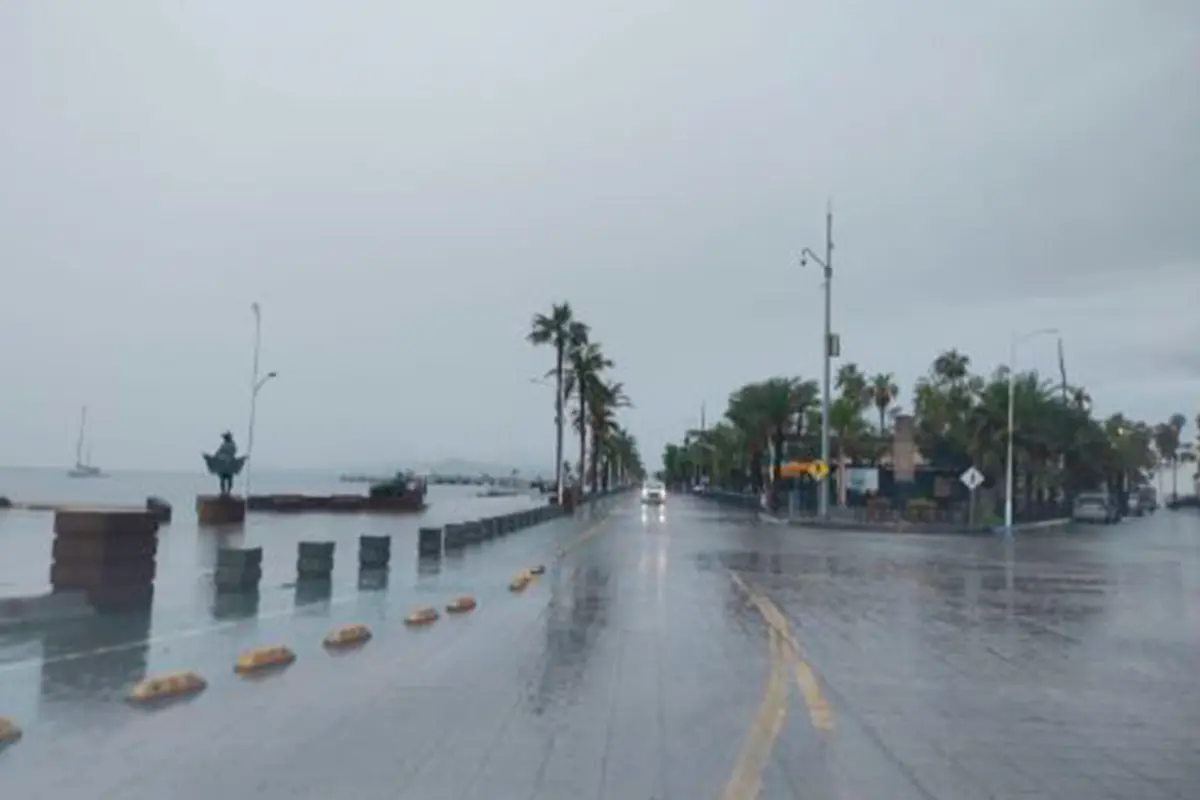 Así lució La Paz con las lluvias generadas por la cercanía del huracán Lorena en BCS. Foto: Modesto Peralta Delgado.