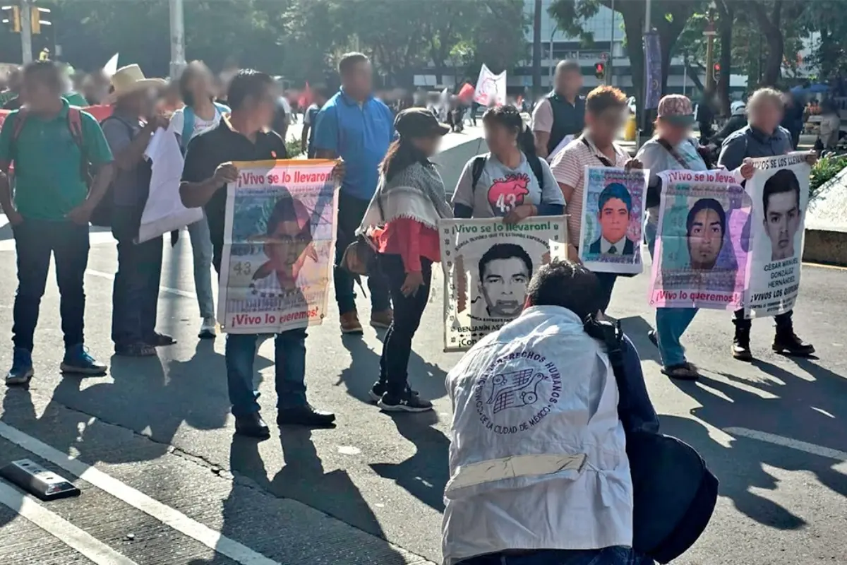 Padres de los normalistas de Ayotzinapa Foto: X(Twitter) @CDHCMX