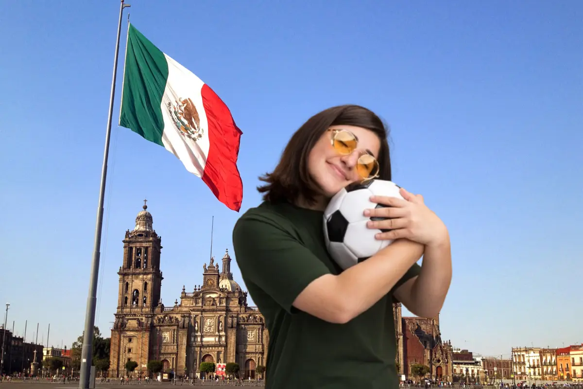Pasión por el fútbol en el Zócalo de CDMX. Foto: Freepik y Canva