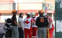 Choque entre camión y moto en Monterrey moviliza a Protección Civil