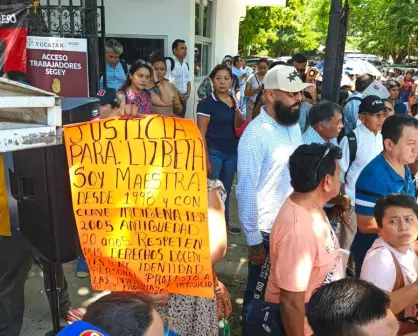 Maestros de Yucatán protestan en la SEGEY por incumplimiento de acuerdos