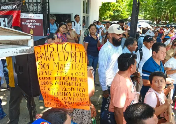 Maestros de Yucatán protestan en la SEGEY por incumplimiento de acuerdos
