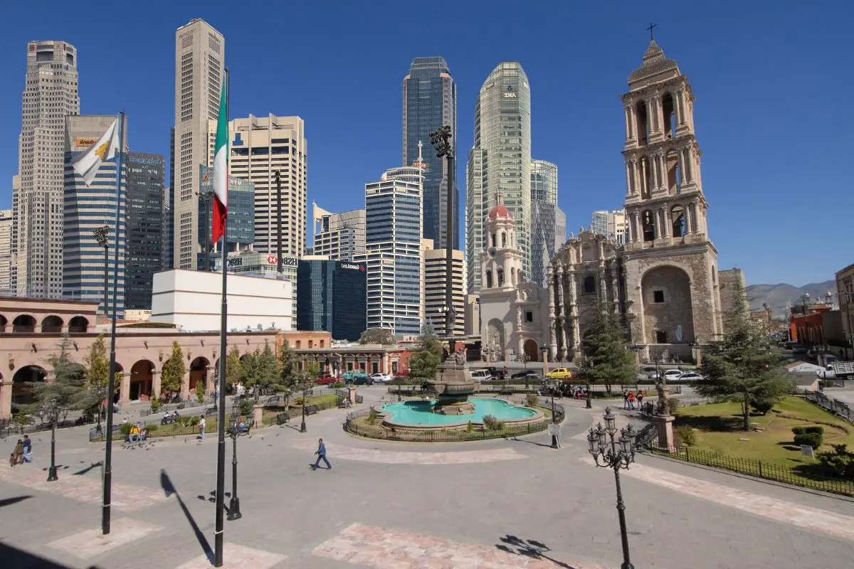 AMPI asegura que el futuro de Saltillo es vertical / Foto: Archivo POSTA MX | Canva