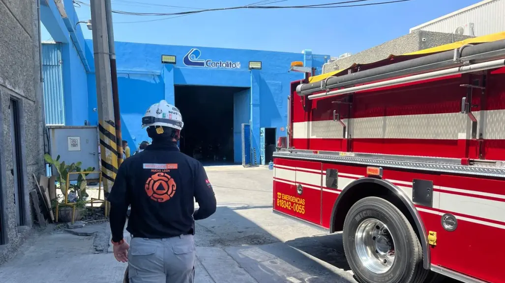 Se registra incendio en bodega de Monterrey