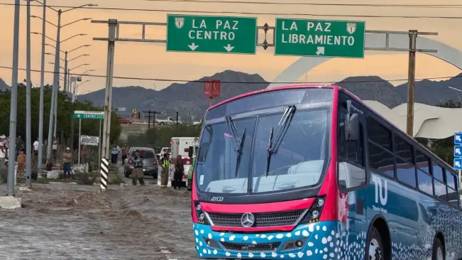 Transporte, basura y servicios básicos se restablecen en La Paz tras el huracán Lorena