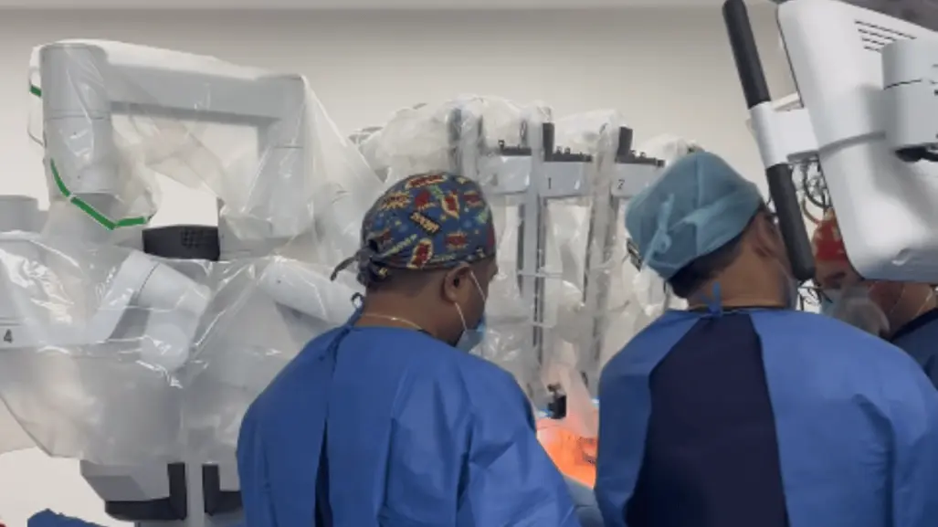 ¡Combinación perfecta! Médicos del IMSS Nuevo León realizan cirugía asistida con sistema robótico