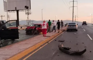 Choque de autos provoca fuerte tráfico en la avenida Rangel Frías