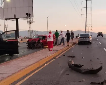 Choque de autos provoca fuerte tráfico en la avenida Rangel Frías