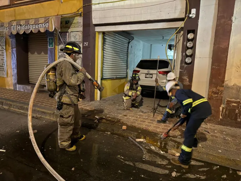 Atienden fuga de gas derivada de choque en Ramos Arizpe / Foto: Marco Juárez 
