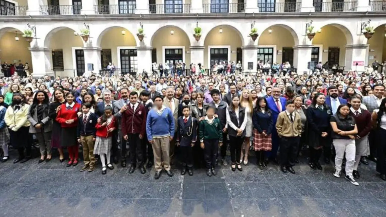 Beca de Aprovechamiento Escolar 2025: requisitos y beneficiarios en el Edomex. Foto: @delfinagomeza