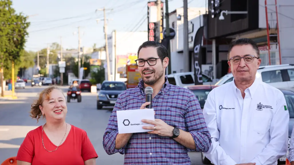 David de la Peña entrega tres obras viales en Santiago, Nuevo León