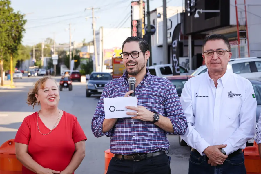 David de la Peña entrega tres obras viales en Santiago, Nuevo León