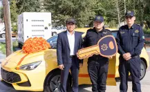 Félix Arratia celebra el Día del Policía en Juárez con la rifa de un auto y premios