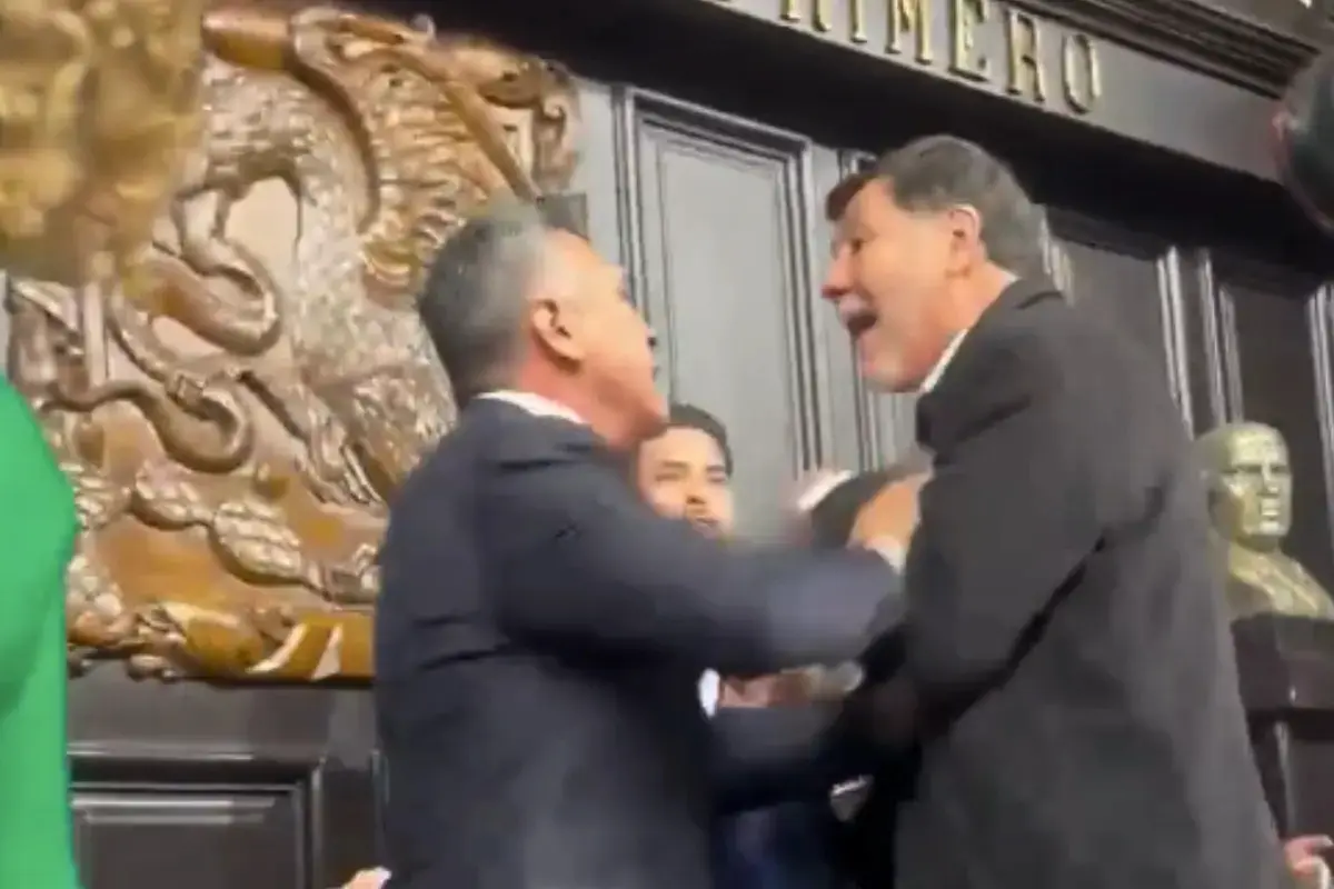 Momento del conflicto entre Alito Moreno y Fernández Noroña. Captura de pantalla: X (@AndreaChavezTre)