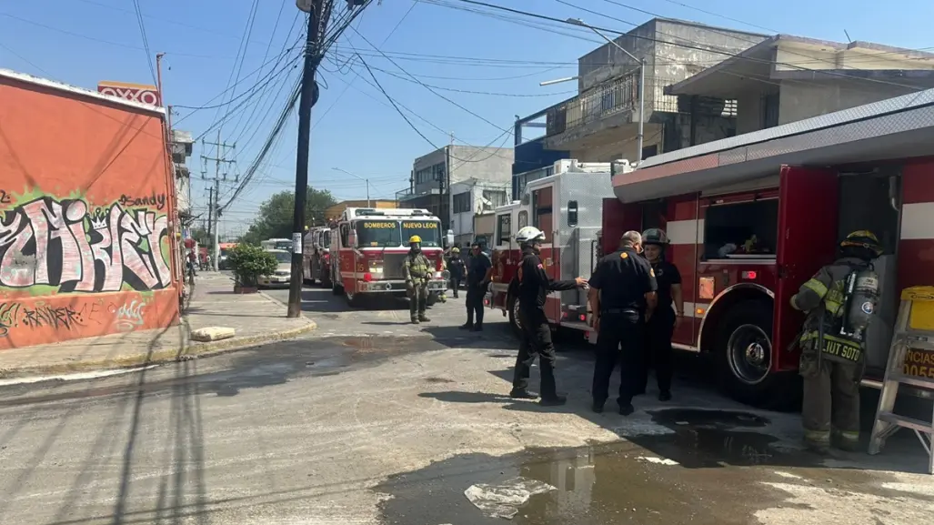 Fuga de químico moviliza a cuerpos de emergencia en la colonia Industrial de Monterrey