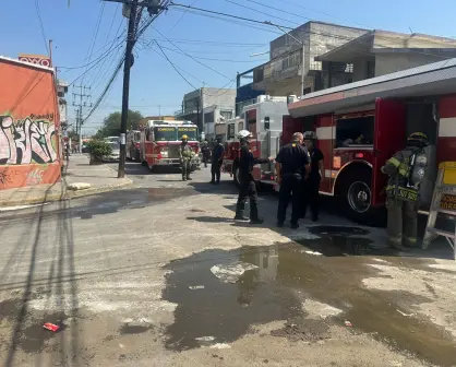 Fuga de químico moviliza a cuerpos de emergencia en la colonia Industrial de Monterrey