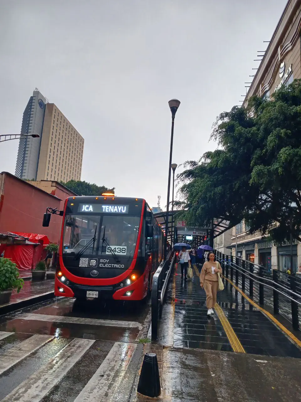 Metrobús en recorrido. Foto: X @MetrobusCDMX