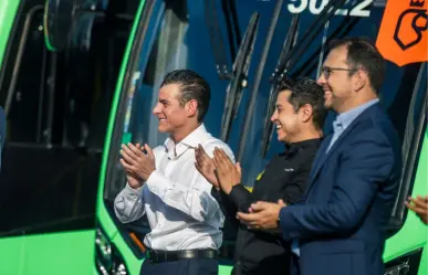Miguel Flores garantiza transporte eficiente con nuevos camiones en Nuevo León