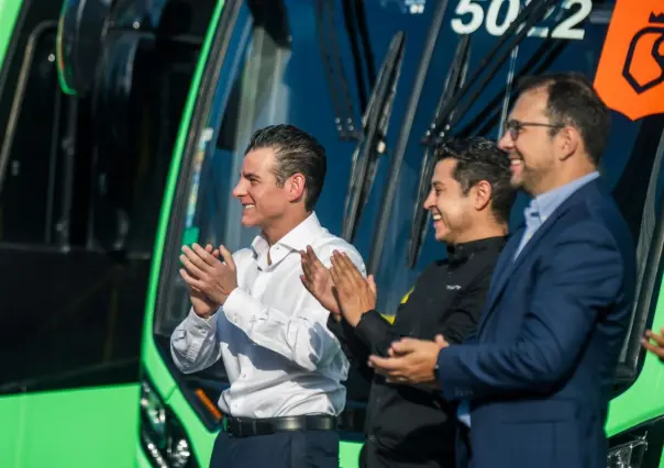Miguel Flores garantiza transporte eficiente con nuevos camiones en Nuevo León