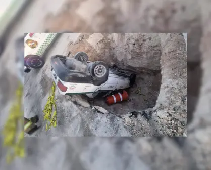 Taxista de Cancún se queda dormido y cae a una zanja