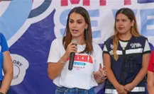 Lorena de la Garza entrega apoyos visuales en Monterrey