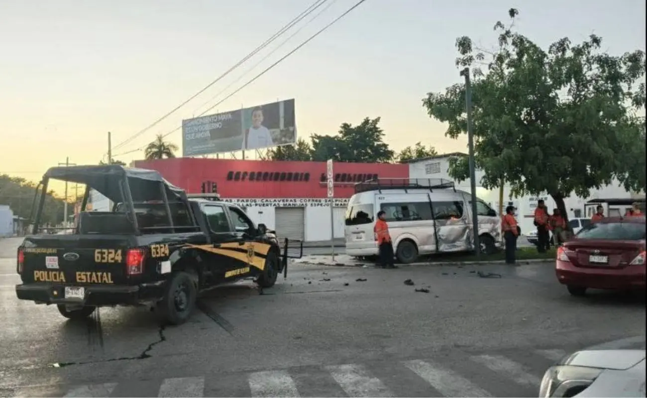 ¿Cómo ocurrió el accidente en la avenida Itzáes en Mérida? Foto: SSP | Canva
