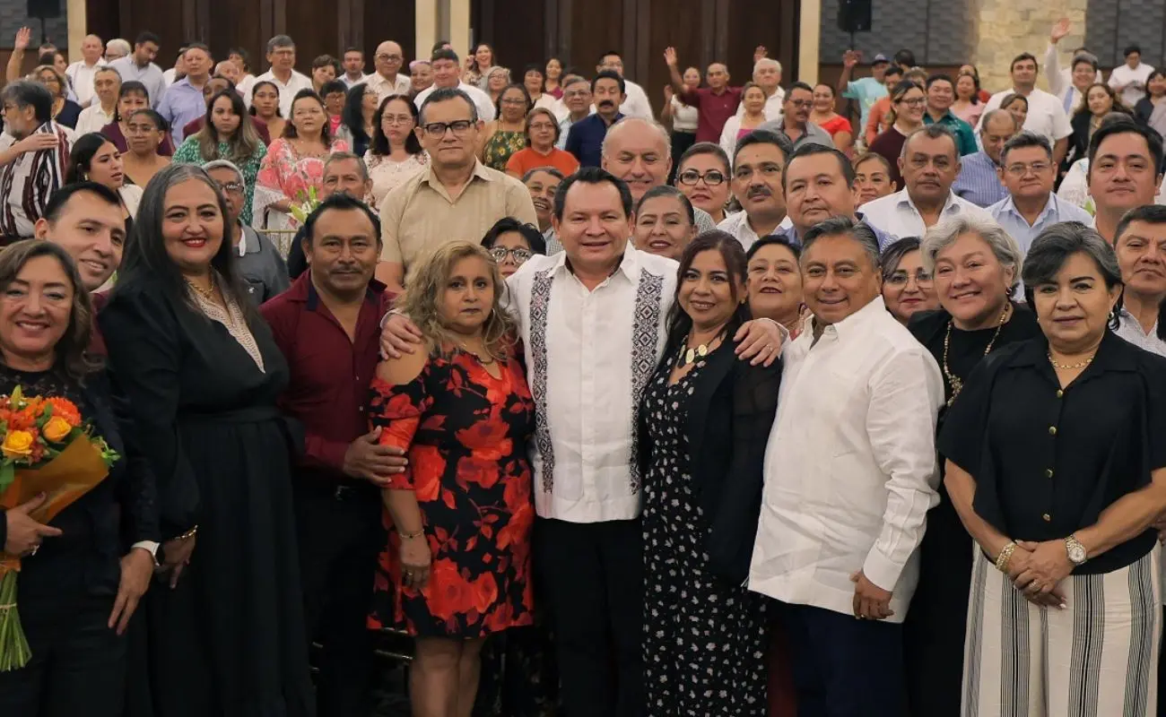 ¿Qué significa el nuevo aguinaldo adicional para docentes en Yucatán? Foto: Canva | Cortesía