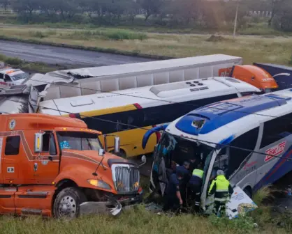 Choque múltiple en la carretera 45 deja más de 15 heridos en Aguascalientes