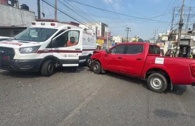 Motociclista muere tras chocar contra camioneta de la Fiscalía de Tabasco | VIDEO